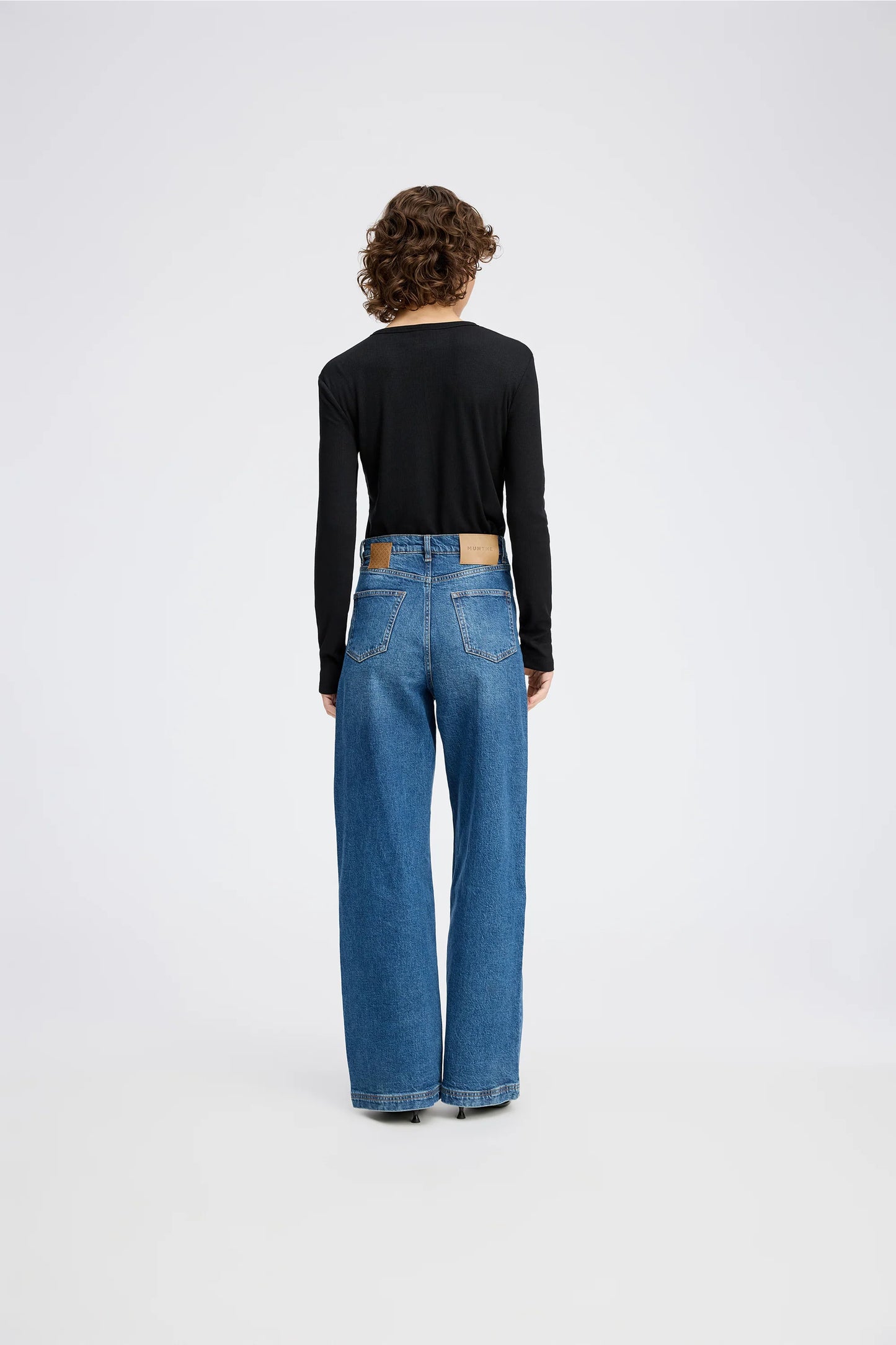 GRACE T-SHIRT - SORT