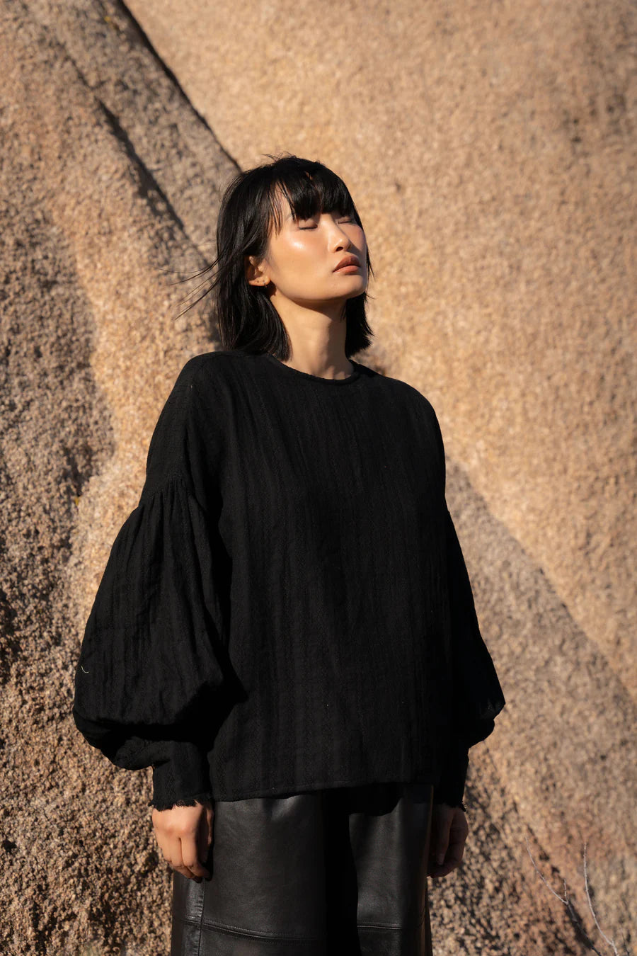 JOY BLUSE - SORT