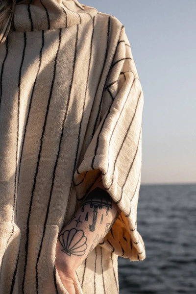 NARAM PONCHO - CREME & INK