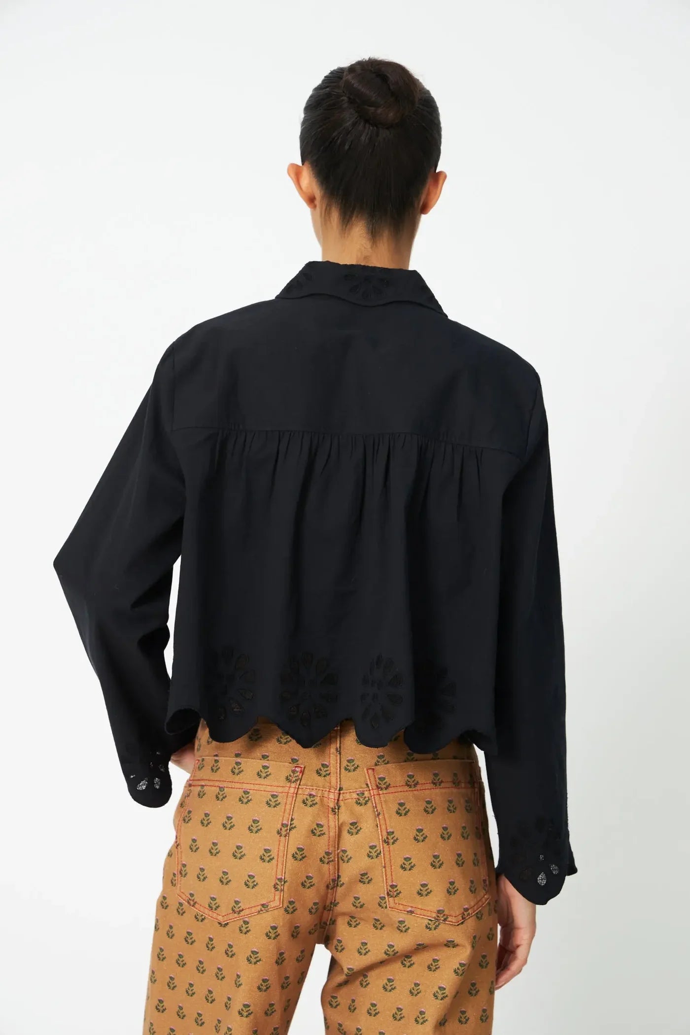 CROPPED BLUSE BRODERI ANGLAISE - BLACK