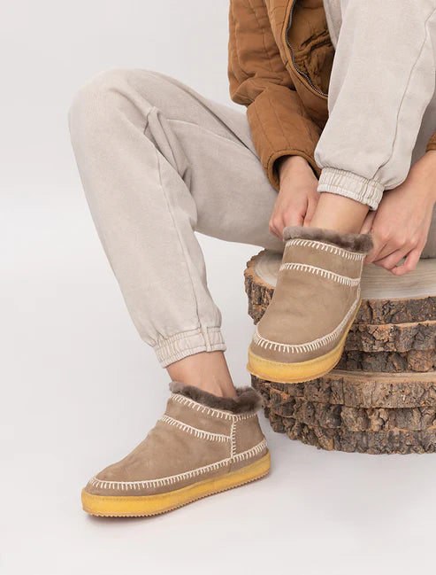 NYUKI LOW CROCKET OTTER SUEDE - NATURAL