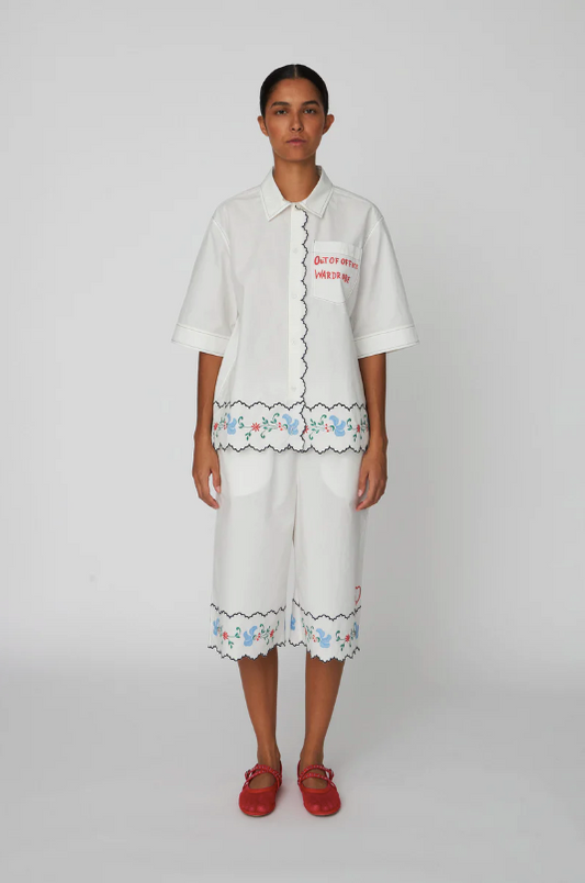 FARVET BRODERET OVERSIZE SKJORTE - OFF WHITE