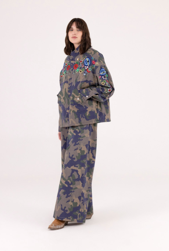 EMBROIDERED CAMO JAKKE