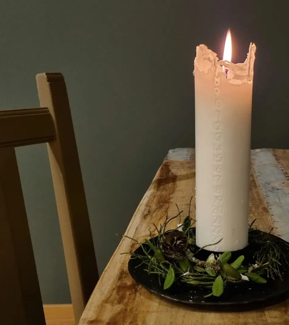 CALENDER CANDLE 1-24 - White