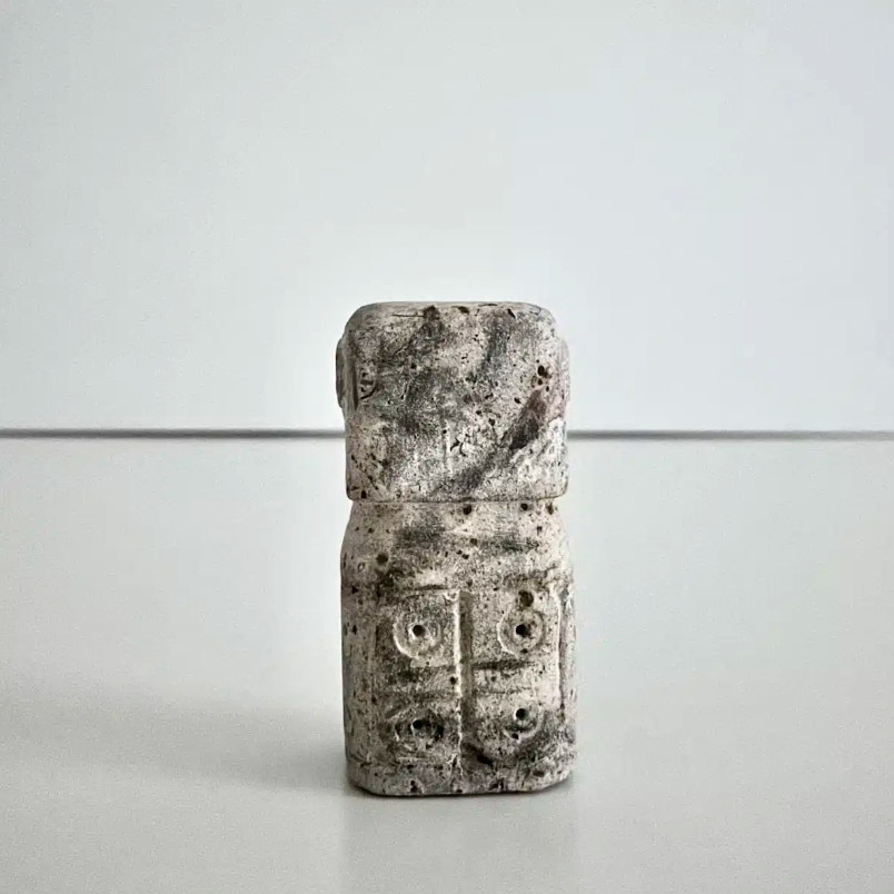 SUMBA STATUE I STEN – ‘SYMBOLIC GATEKEEPER’ – ANTIK GRÅ