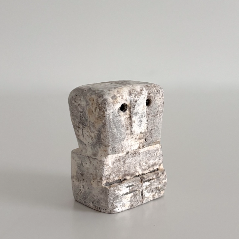 SUMBA STATUE I STEN – ‘SYMBOLIC GATEKEEPER’ – MINI ANTIK GRÅ