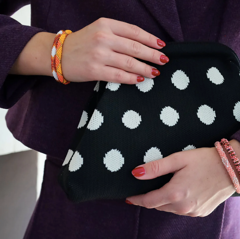 ALBA CLUTCH - PRIKKER SORT/HVID