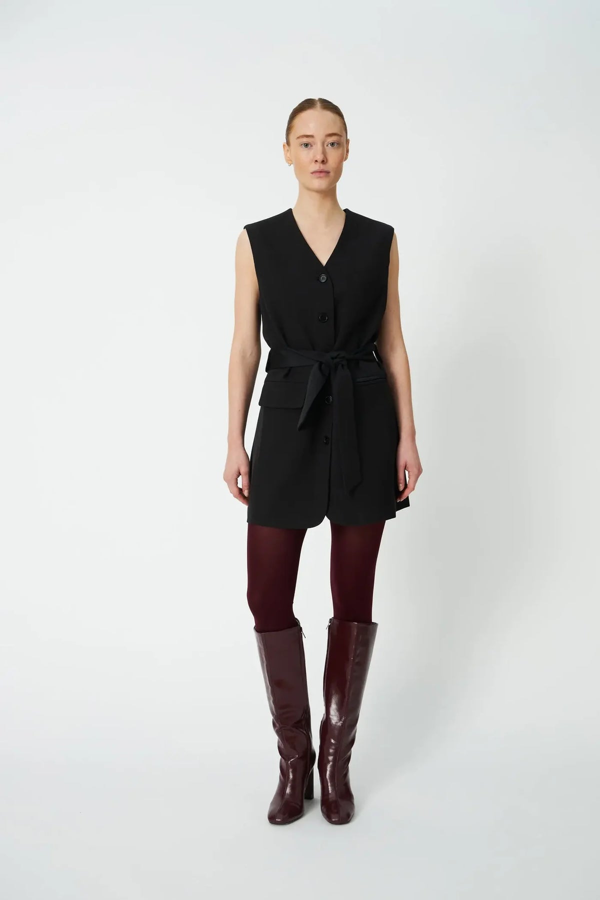 SLEEVELESS SHORT DRESS - BLACK