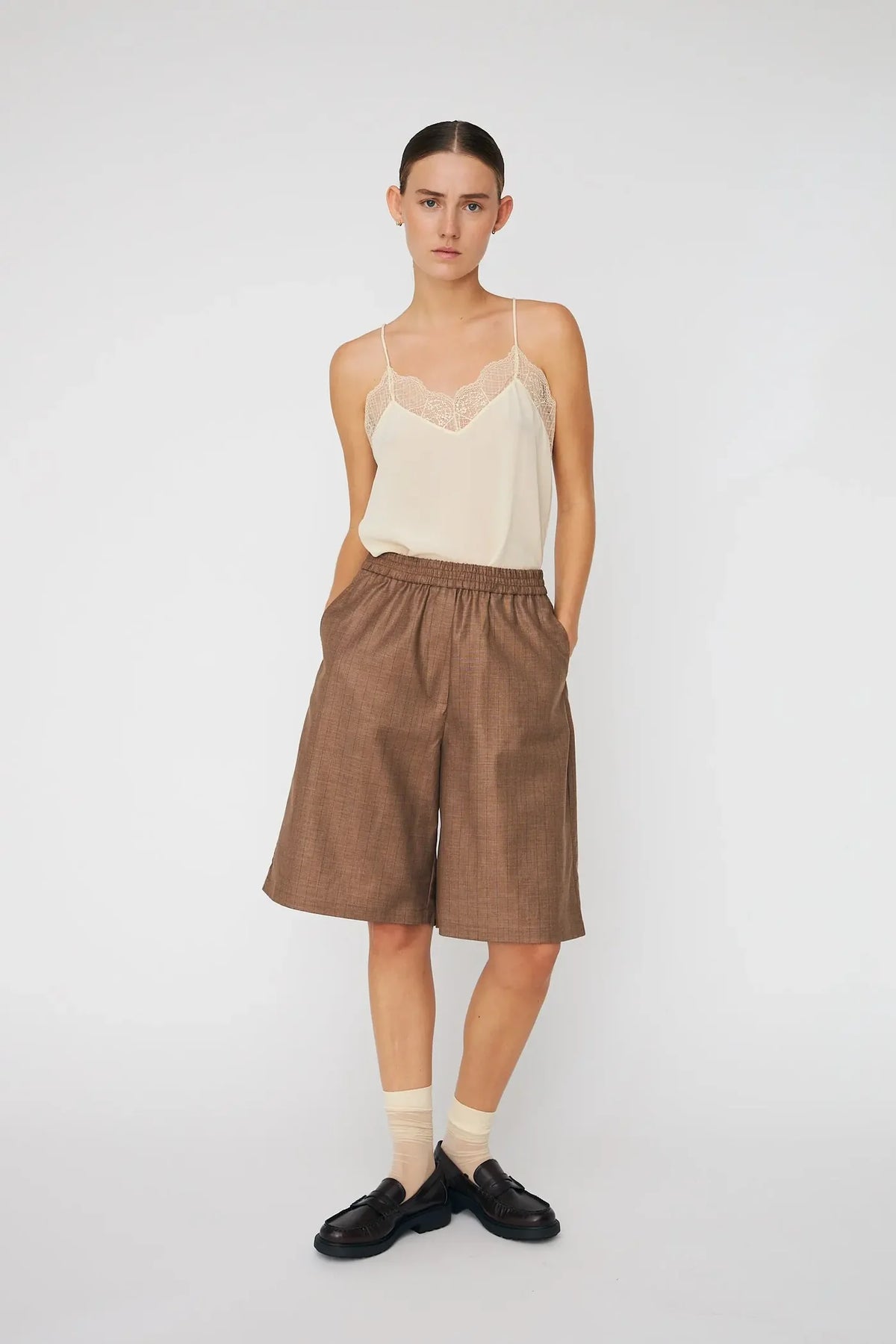 STRIPED SUITING SHORTS - BROWN STRIPES