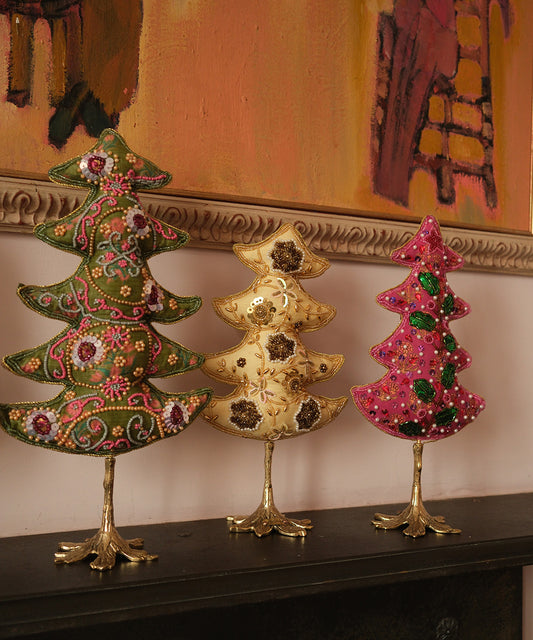 WHIMSY CHRISTMAS TREE MEDIUM - CREME