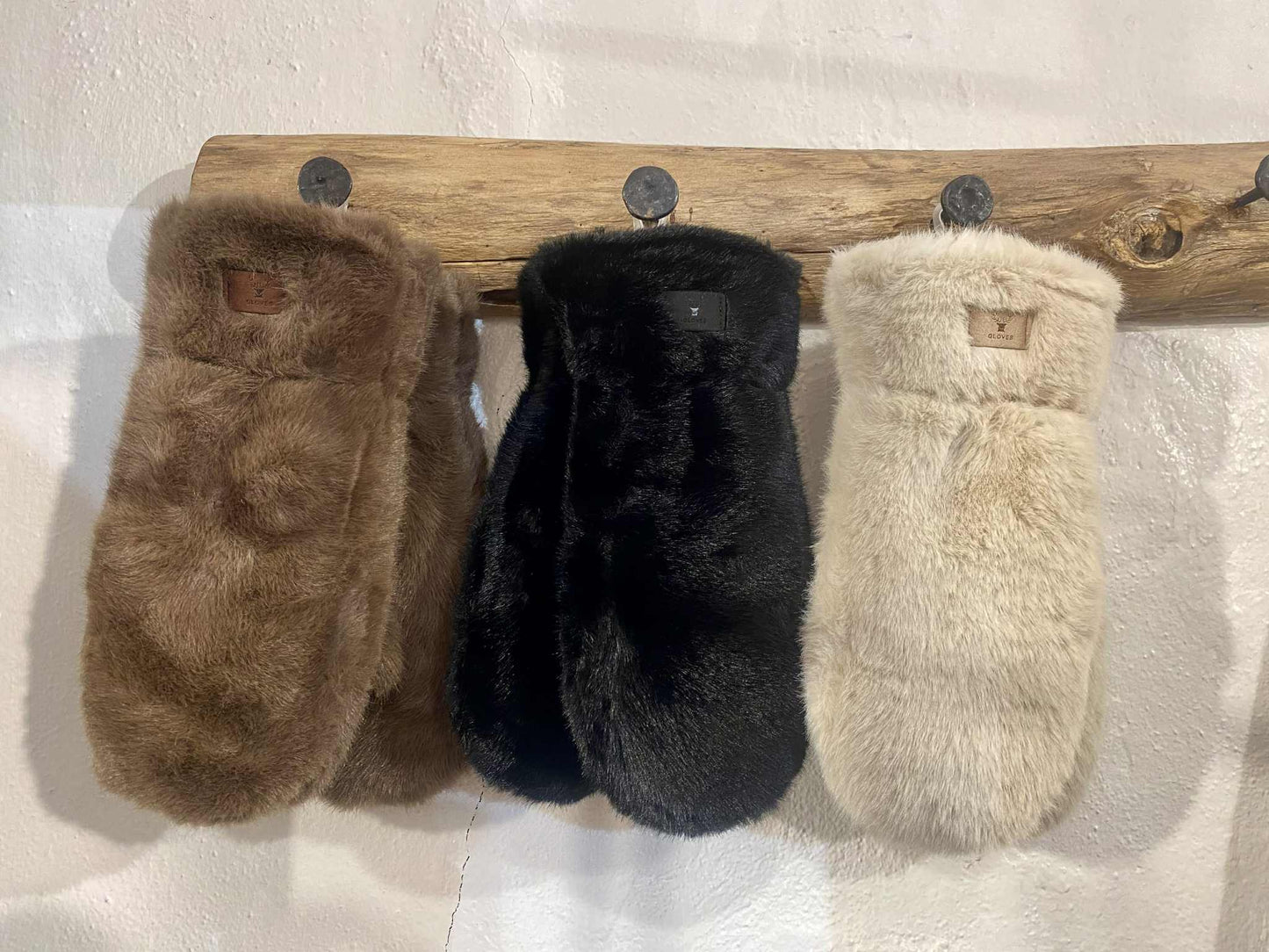 FAKE FUR LUFFER - 01 BLACK