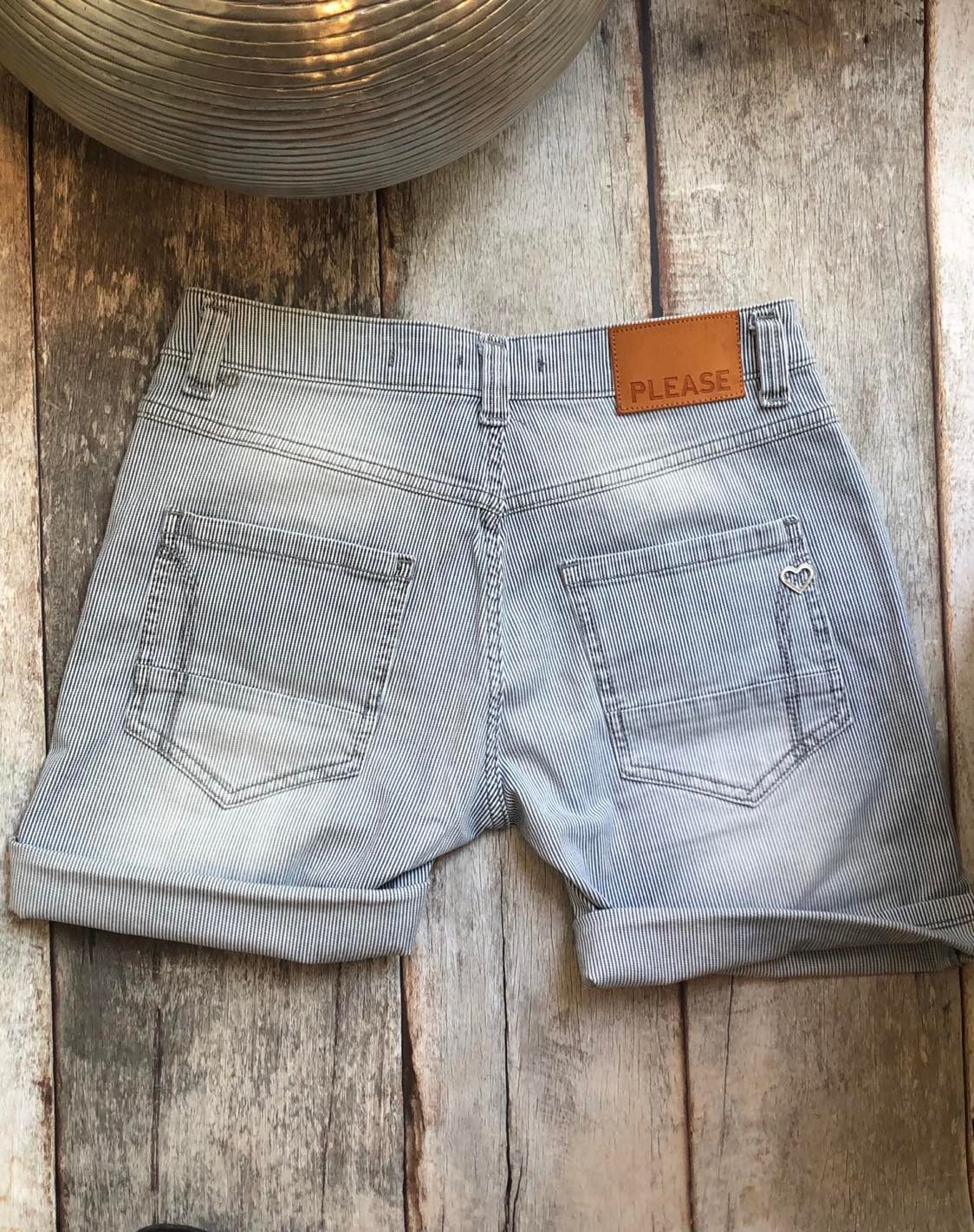 SHORTS MILKY