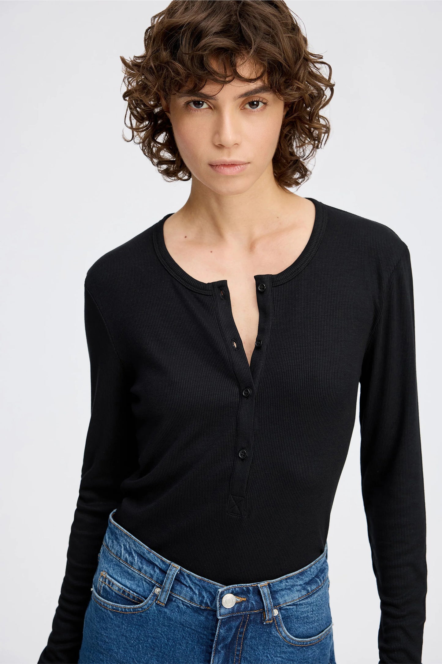 GRACE T-SHIRT - SORT