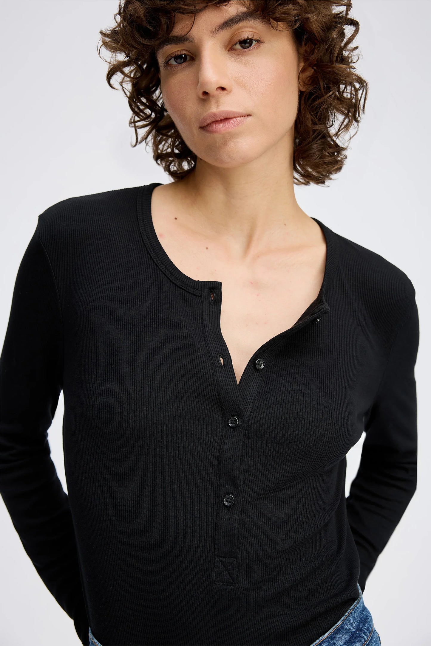 GRACE T-SHIRT - SORT