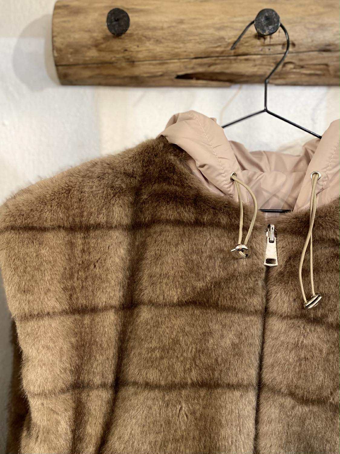 FAKE FUR HOODIE VEST - TAUPE