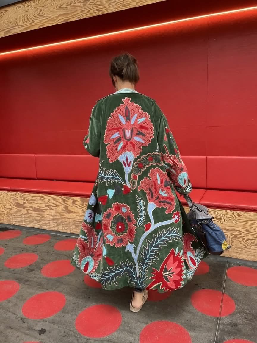 LANG JAKKE MED BRODERI - MUSET