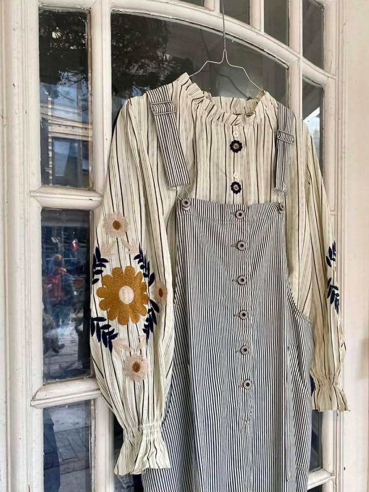 KATRINE BLUSE - BLOMST HVID/SORT