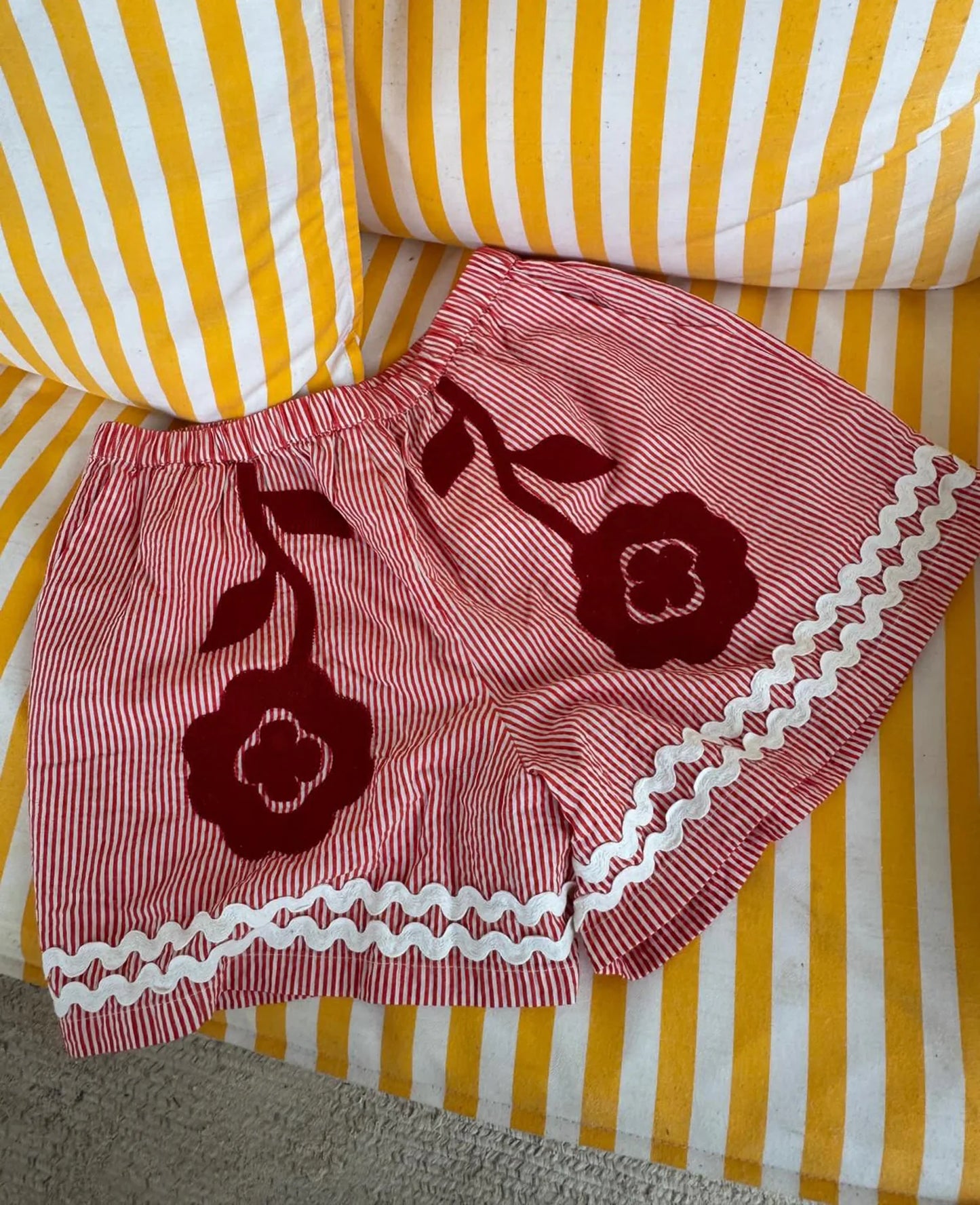 ABELONE SHORTS - RED FLOWER