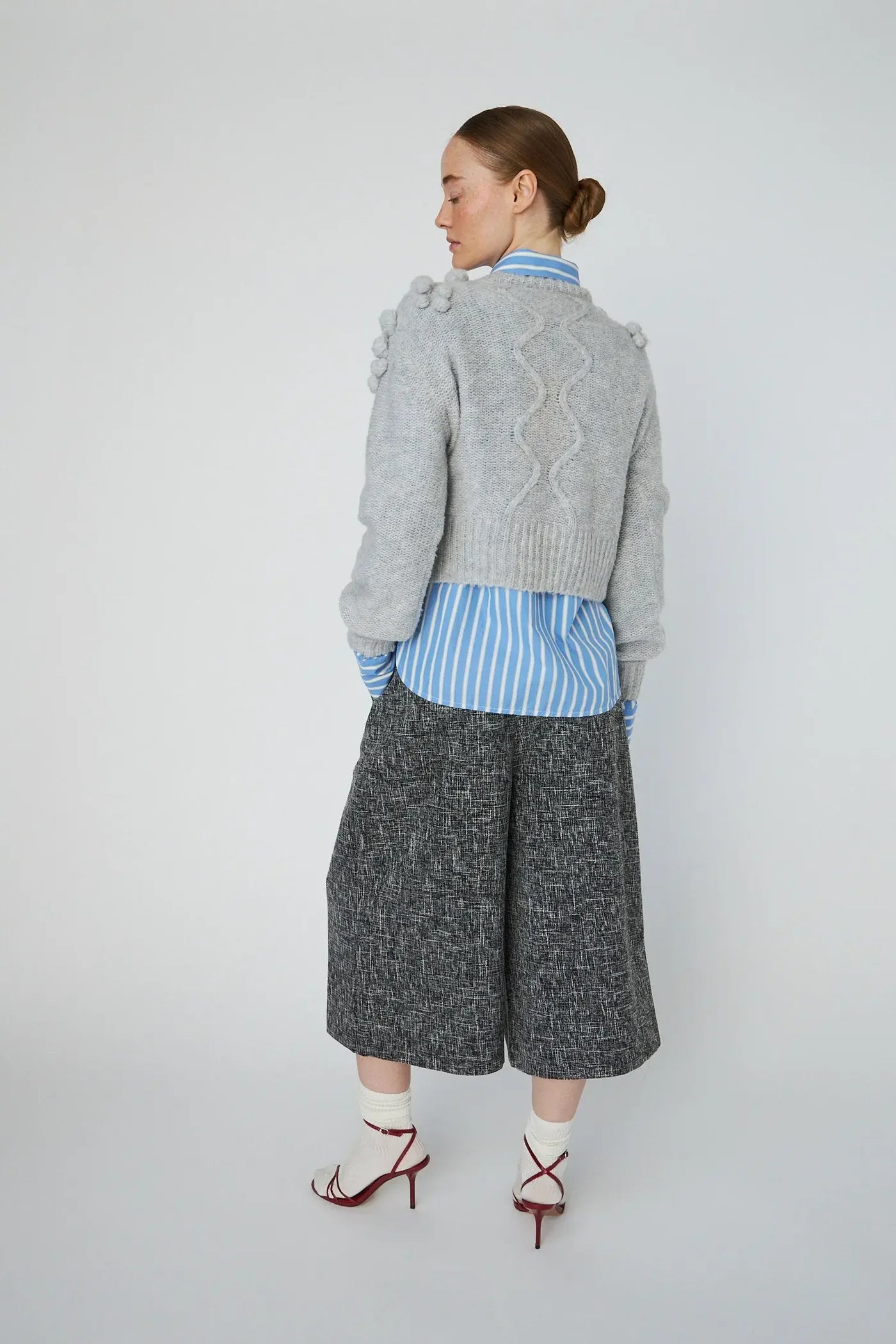 CABLE KNIT WITH BOBBLES - LIGHT GREY MELANGE