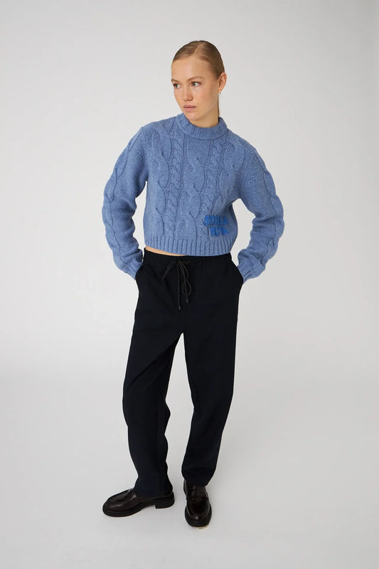 CROPPED CABLE KNIT IN WOOL BLEND - BLUE SEA