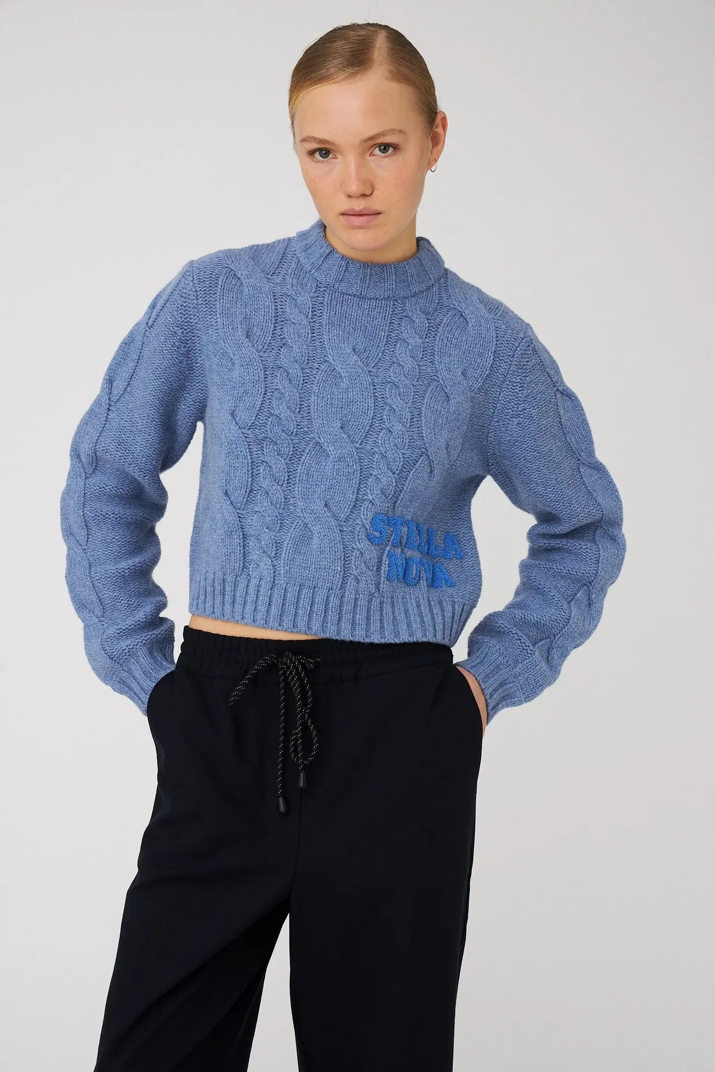 CROPPED CABLE KNIT IN WOOL BLEND - BLUE SEA