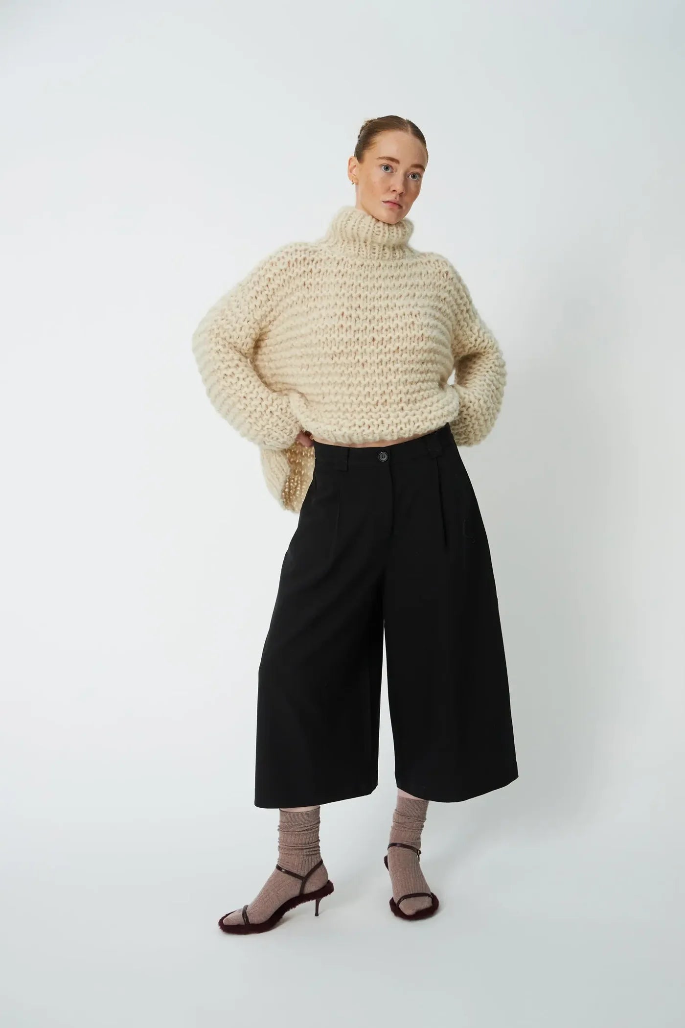 CROPPED MID-WAIST PANT