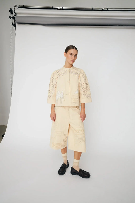 CROPPED BUKSER MED PATCHES - CREME