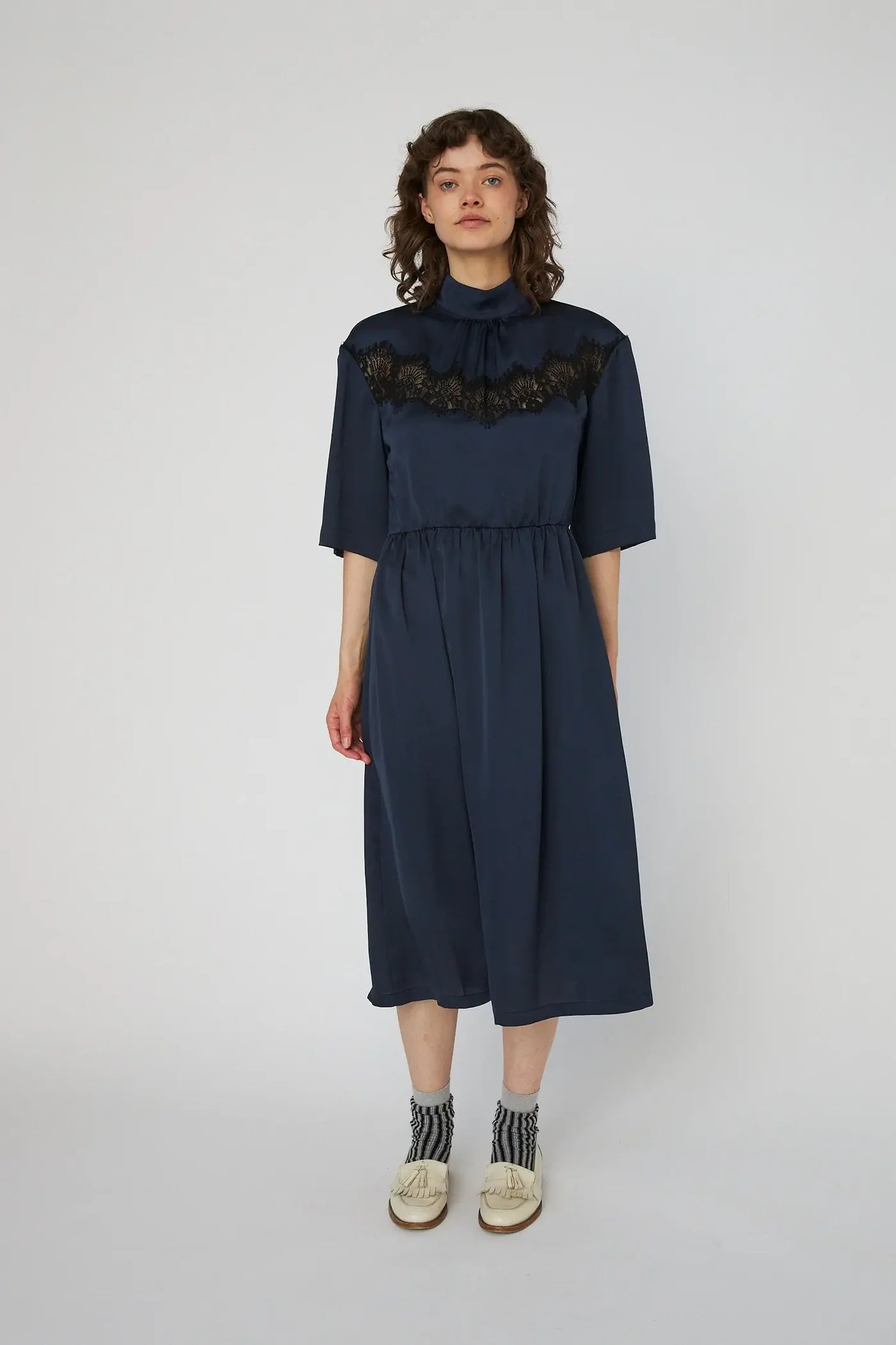 DELICATE LACE MIDFI DRESS - ULTRA NAVY