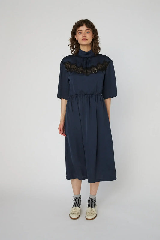DELICATE LACE MIDFI DRESS - ULTRA NAVY