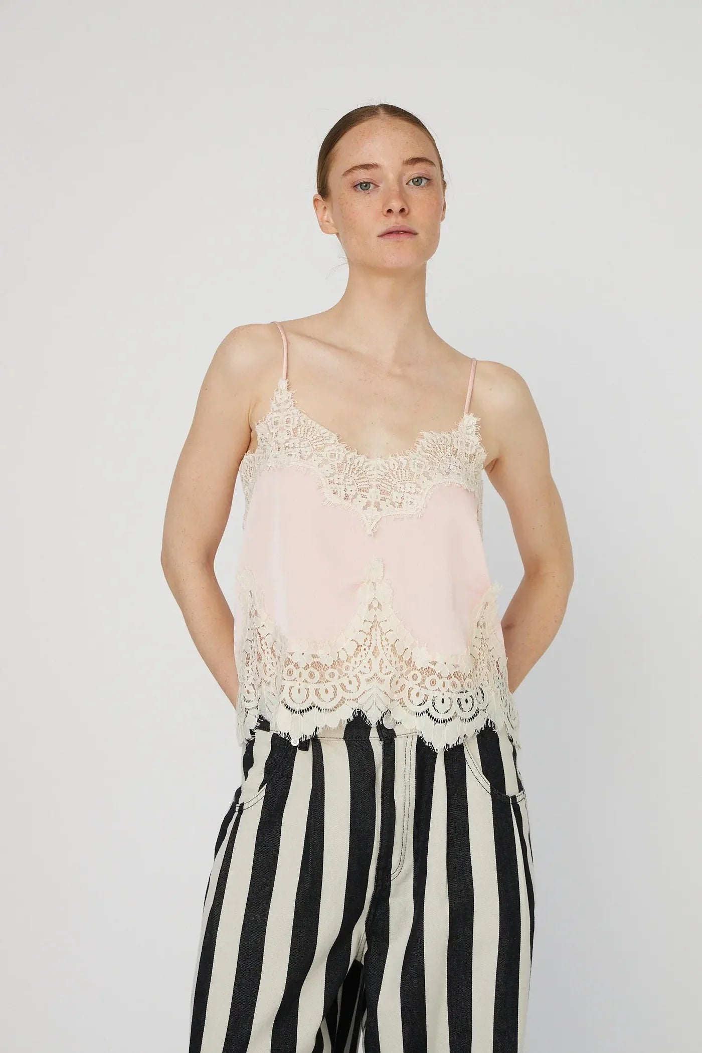 DELICATE LACE TOP - KISS ROSE