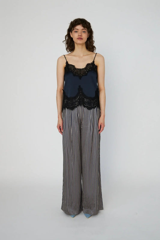 DELICATE LACE TOP - ULTRA NAVY