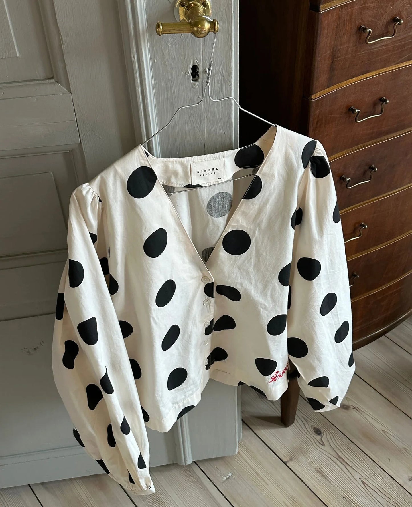 EA SHIRT - BLACK DOT