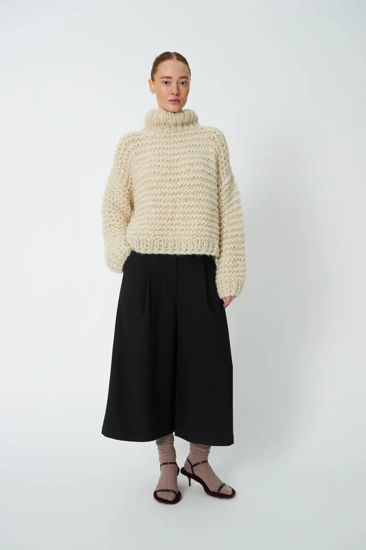 HÅNDSTRIKKET PERU SWEATER - CREME