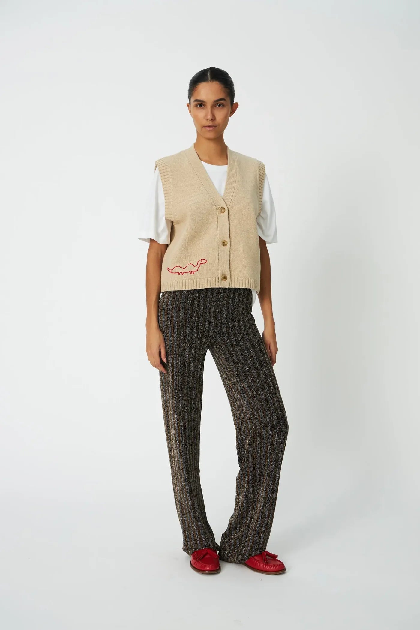 STRIKKET VEST MED BRODERI - CREME