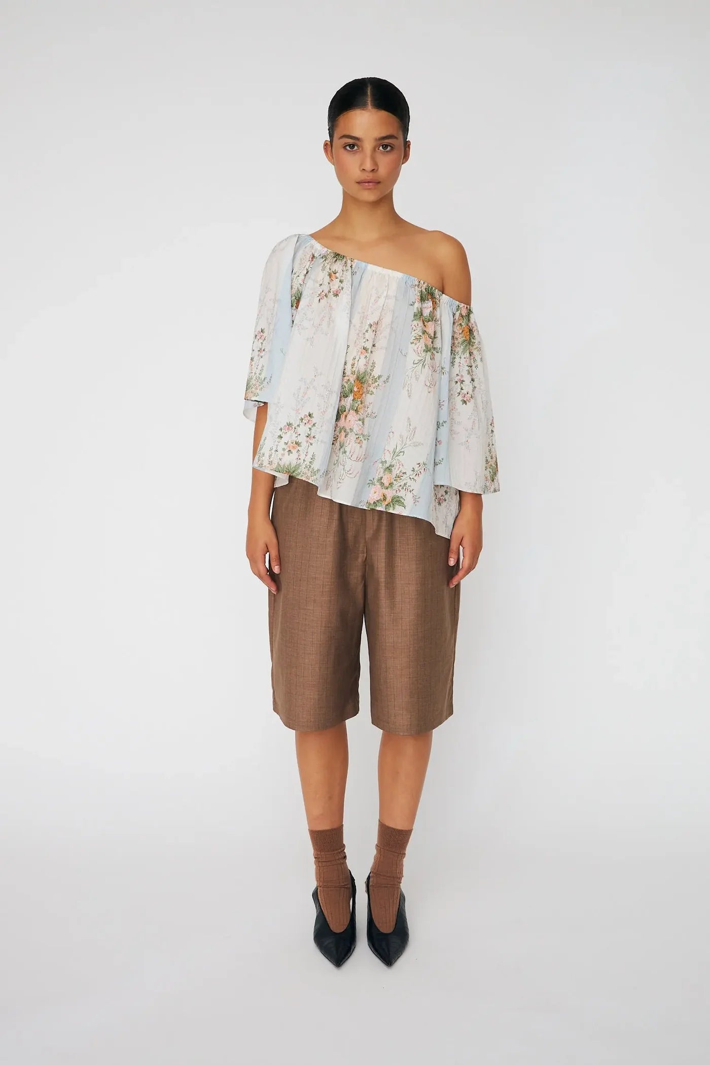 LØS TOP/BLUSE OFF-SHOULDERS CREME MULTICOLOUR FLOWERS