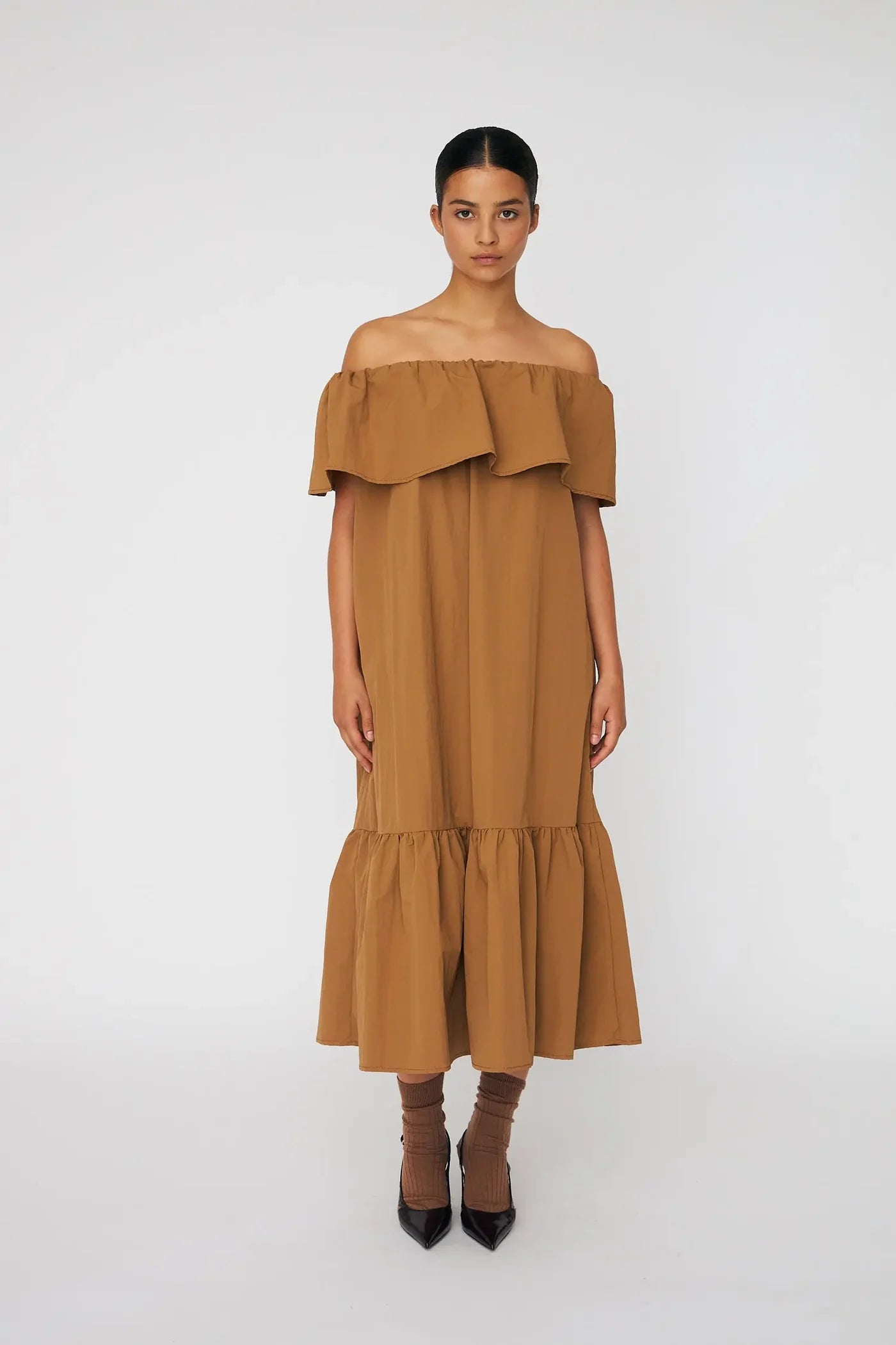 OFF -SHOULDERS MINI DRESS - CAMEL BROWN