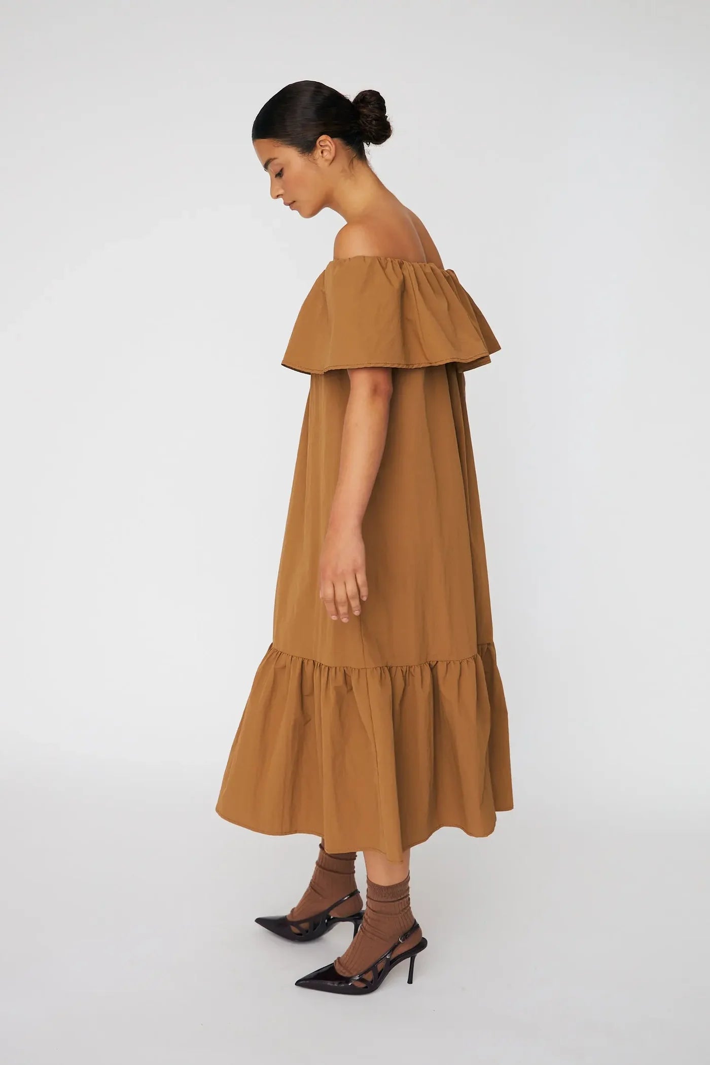 OFF -SHOULDERS MINI DRESS - CAMEL BROWN