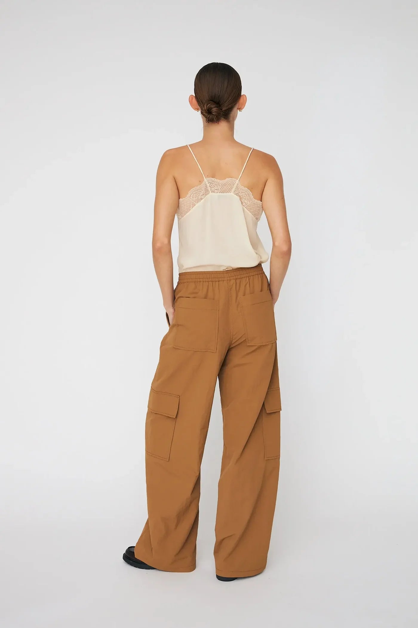 OVERSIZED CARAVAN PANTS - CAMEL BROWN