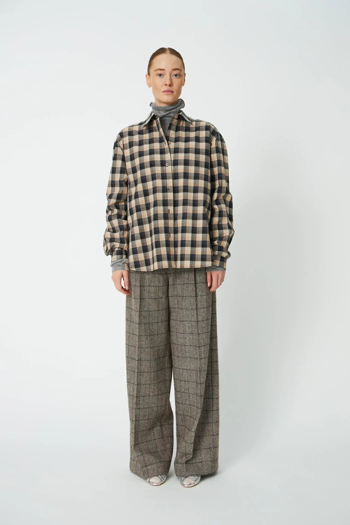OVERSIZED TERNET SKJORTE - BEIGE/SORT