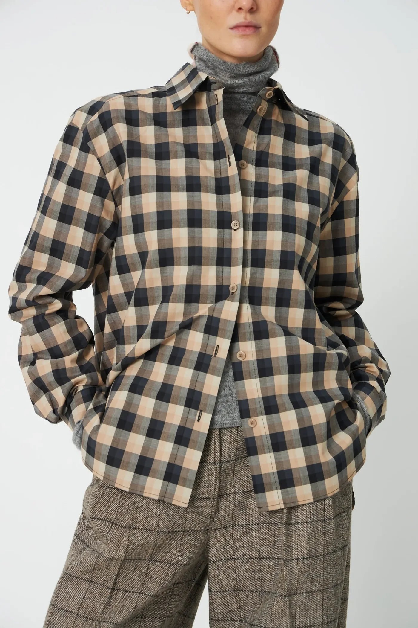 OVERSIZED TERNET SKJORTE - BEIGE/SORT