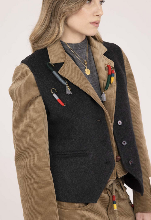 PINS WOOL VEST
