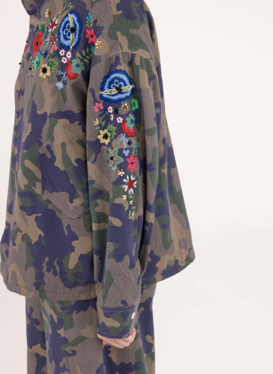 EMBROIDERED CAMO JAKKE