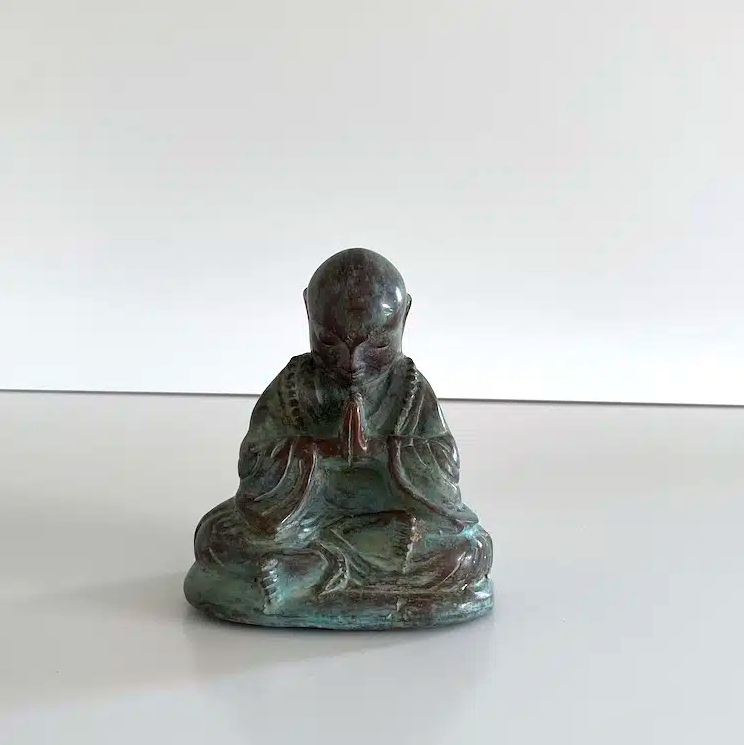 STATUE - PRAYING BUDDAH MUNK - H15 CM