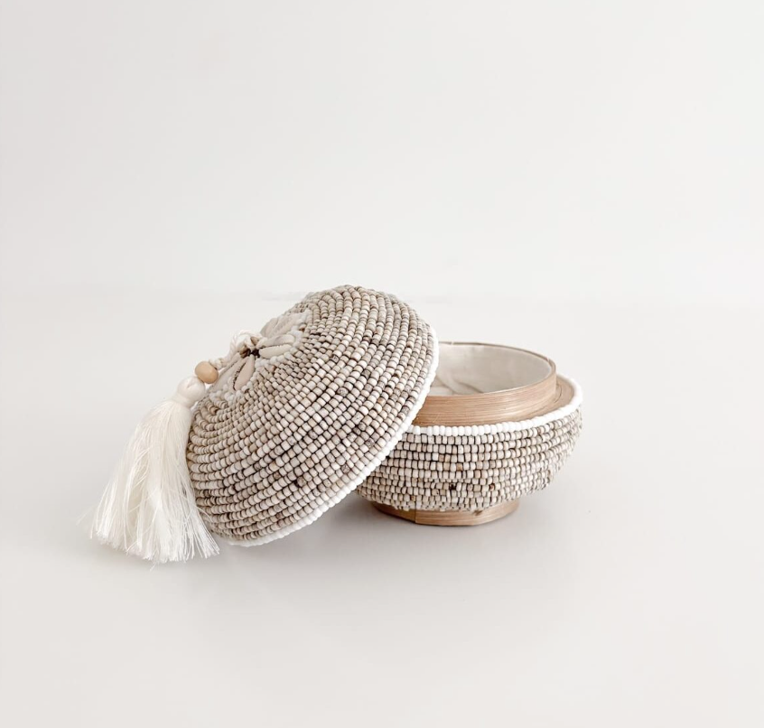 BALI PERLEÆSKE RUND MINI - BEIGE M. HVIDE STRIBER - SHELLS