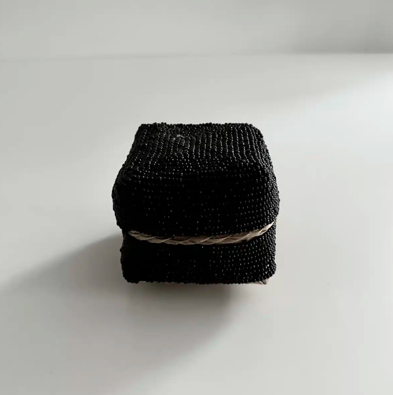 BALI PERLEÆSKE SQUARE MINI H8 CM - SORT