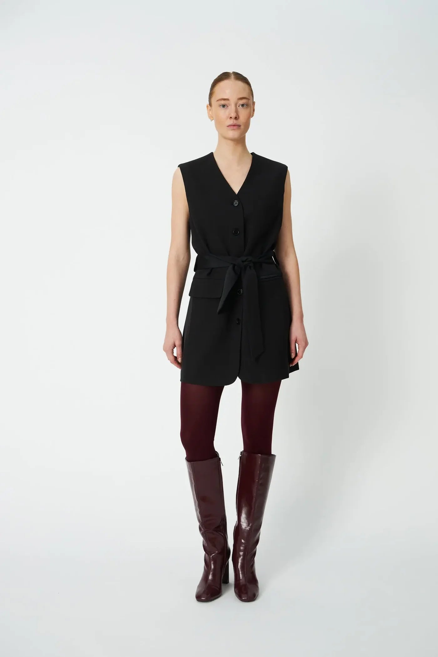 SLEEVELESS SHORT DRESS - BLACK