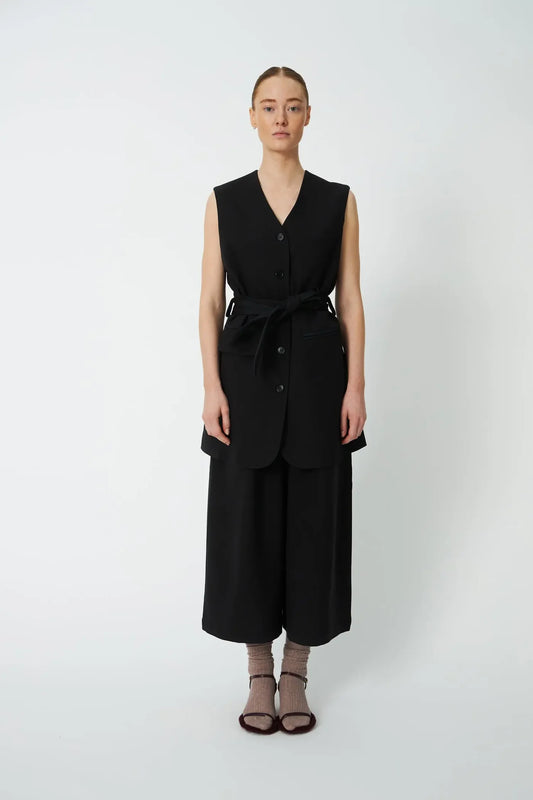 SLEEVELESS SHORT DRESS - BLACK