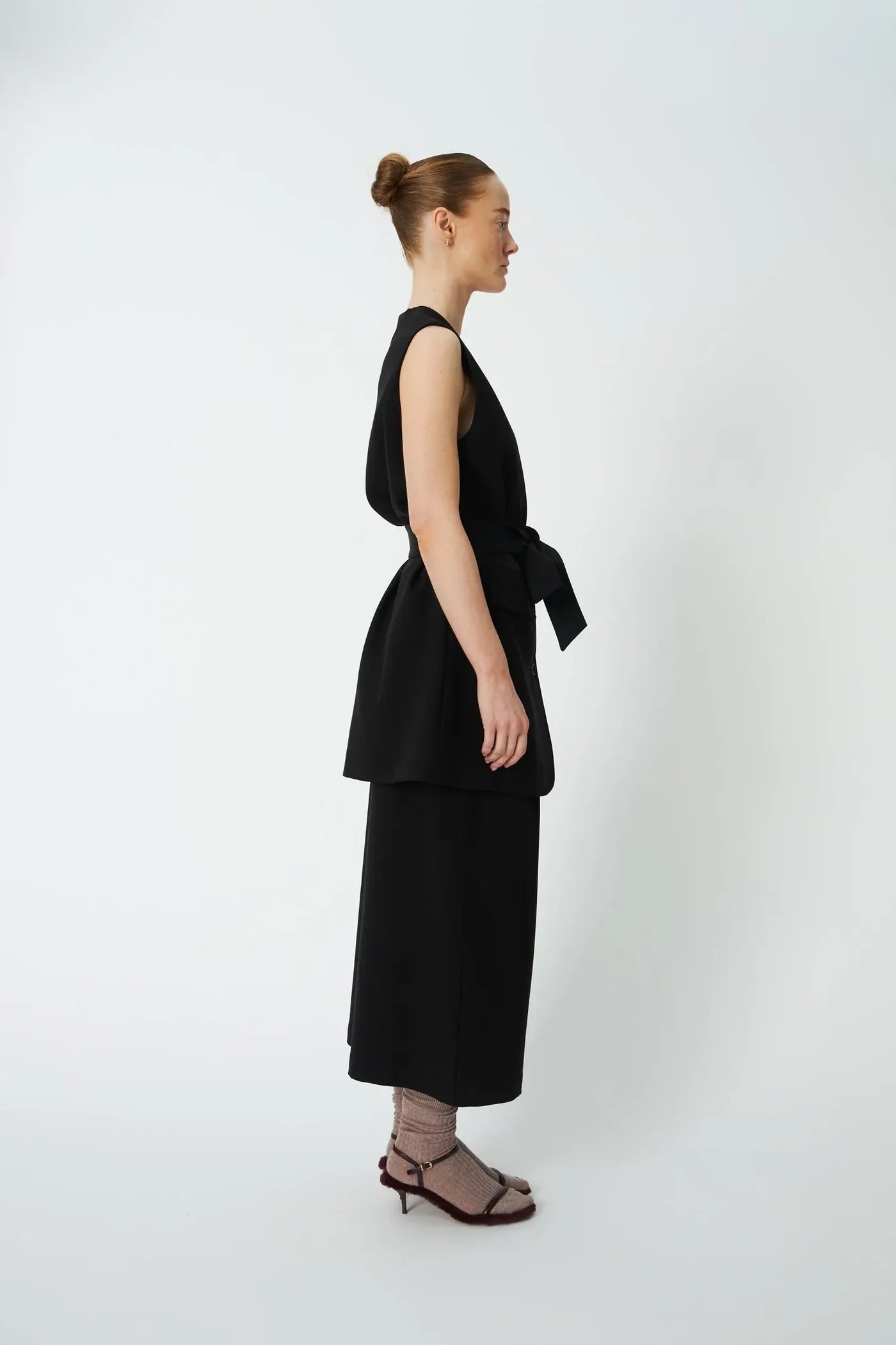 SLEEVELESS SHORT DRESS - BLACK