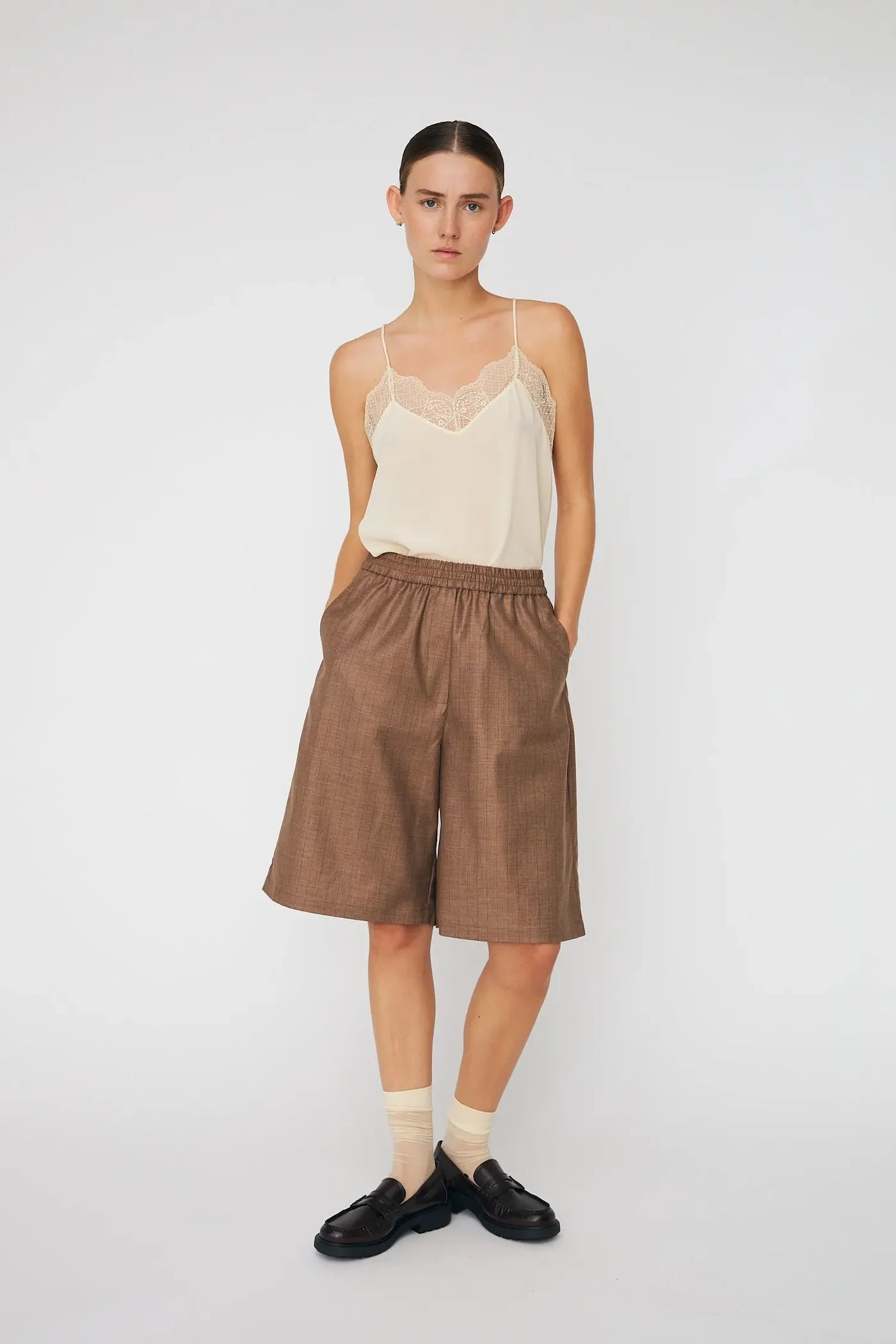 STRIPED SUITING SHORTS - BROWN STRIPES