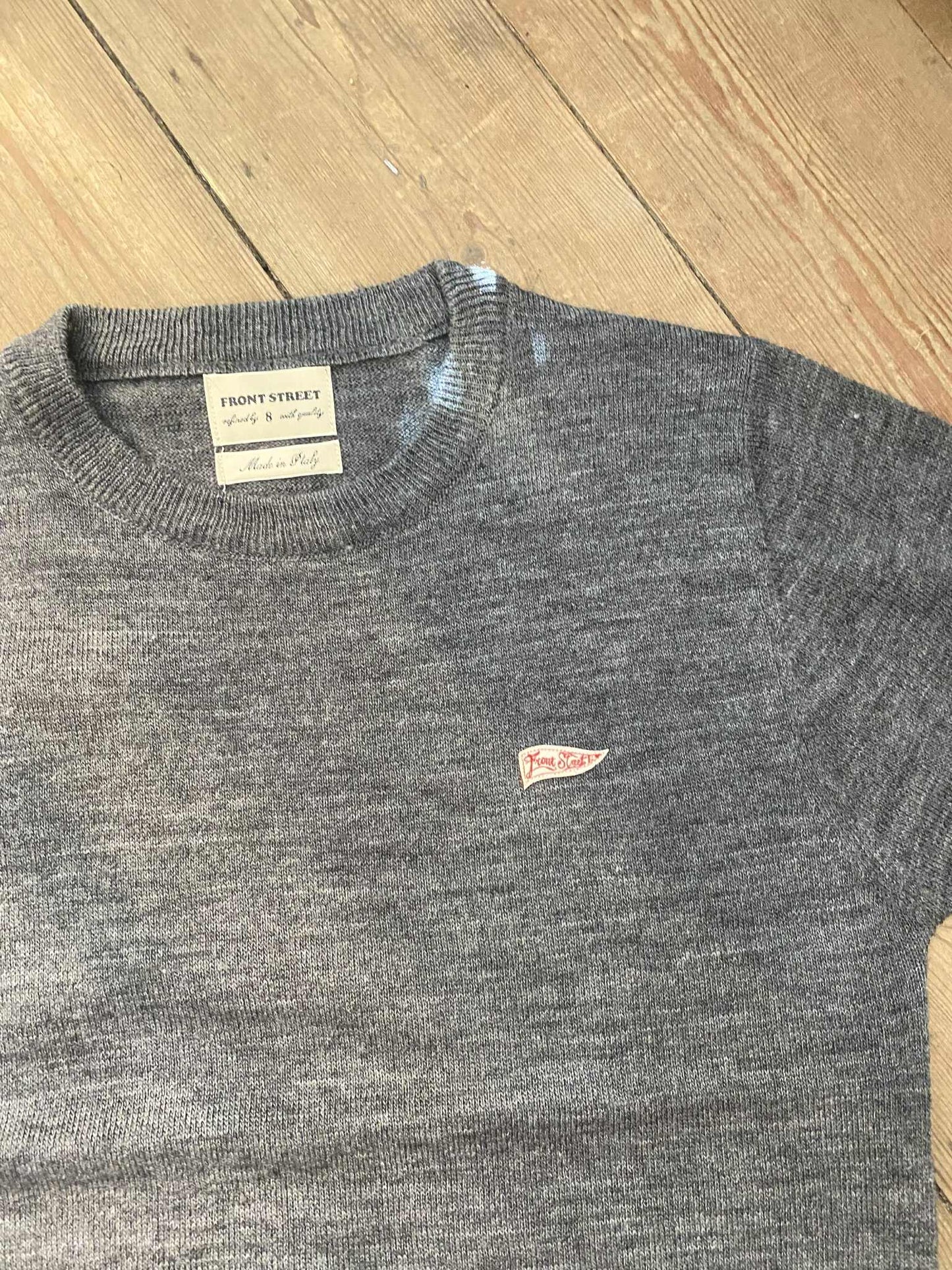 KNITTED FLAG TEE - ANTHRACITE
